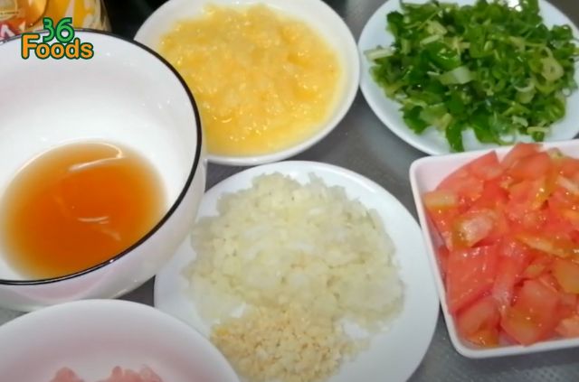 cach-pha-nuoc-sot-banh-mi-cha-lua