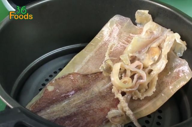 cach-nuong-muc-kho-bang-noi-chien-khong-dau