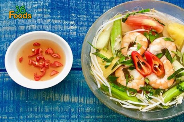 tom-the-nau-canh-chua