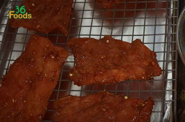 cach-lam-thit-lon-say-kho-bang-lo-nuong